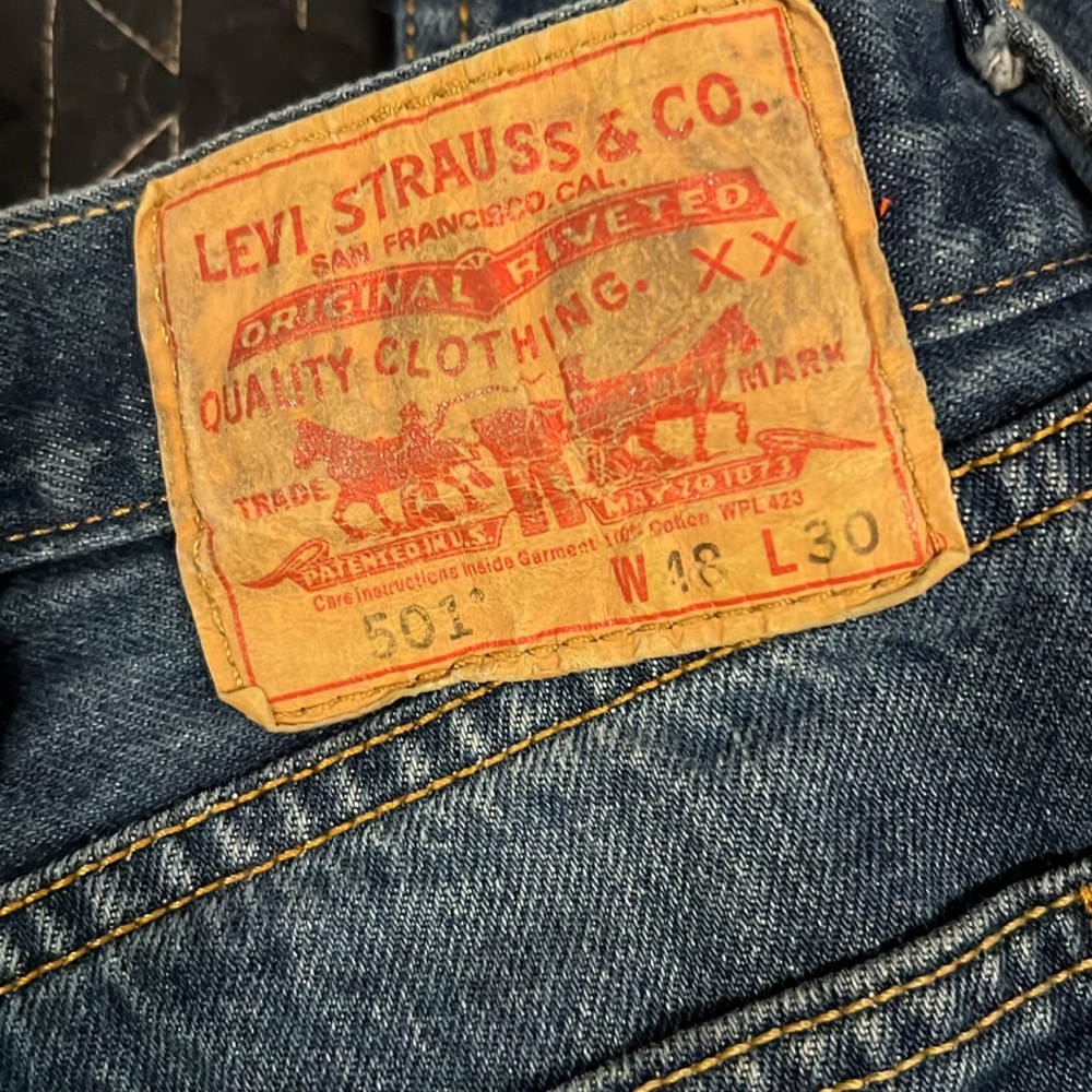 Vintage 501 Levi’s button fly jeans 48” x 30”